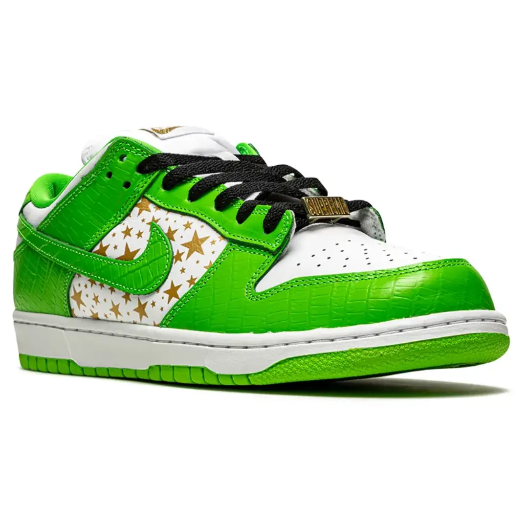 SB DUNK LOW "Supreme Stars Mean Green"