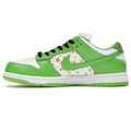 SB DUNK LOW "Supreme Stars Mean Green"