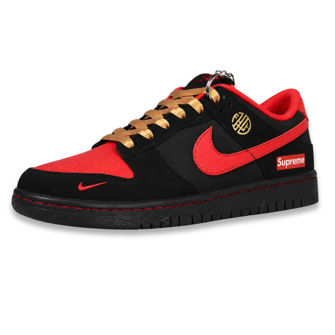 SB DUNK LOW "Supreme Black Red"