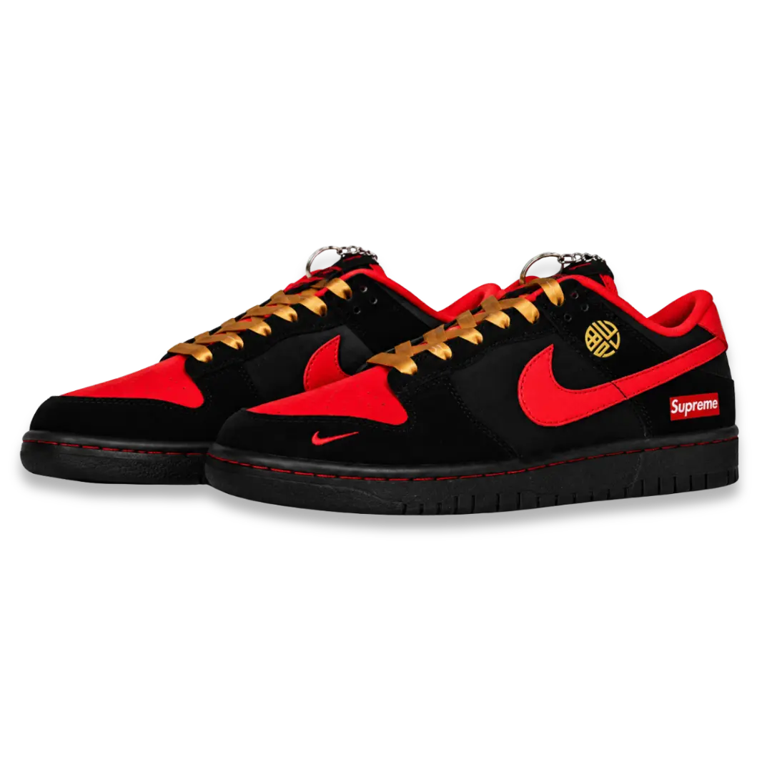 SB DUNK LOW "Supreme Black Red"
