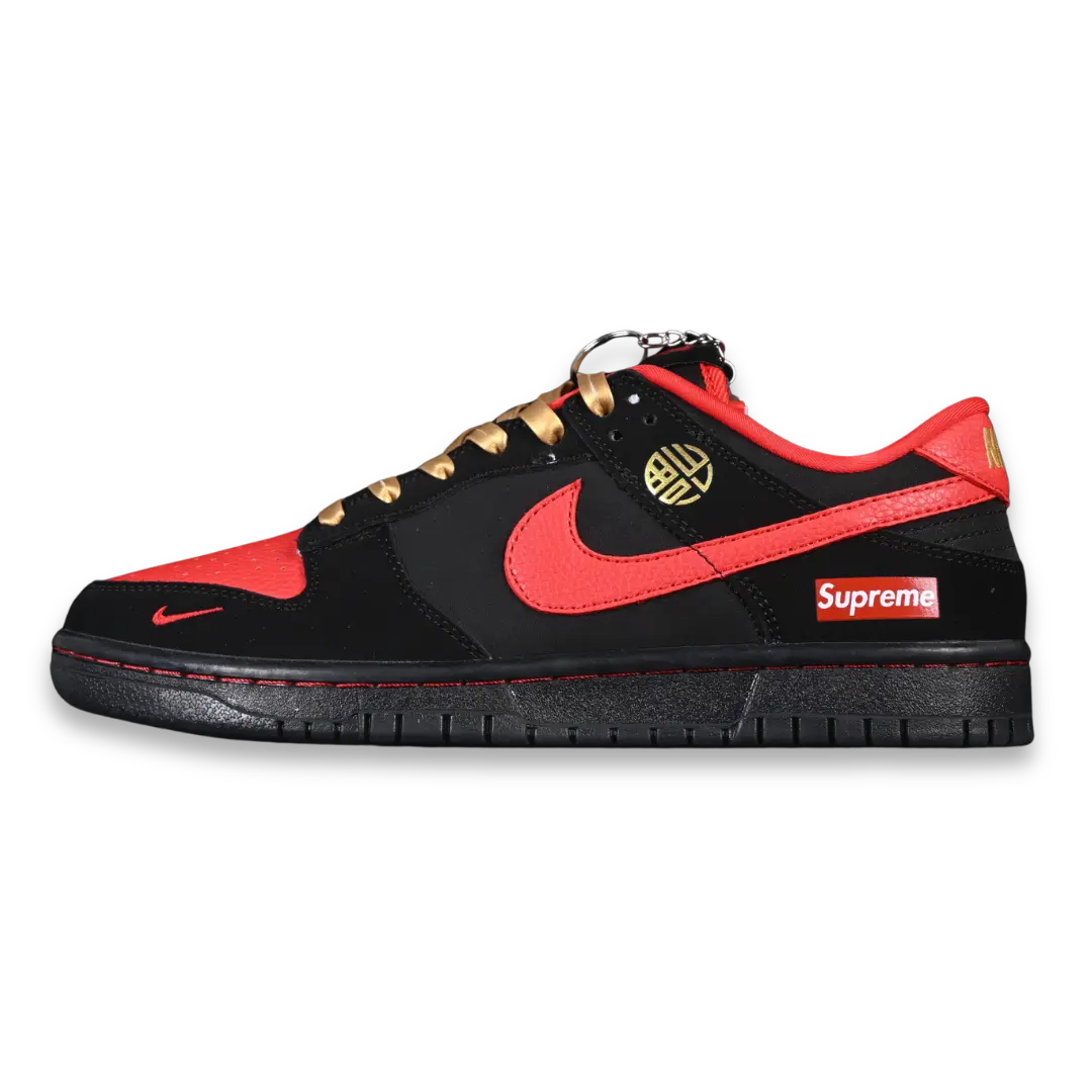 SB DUNK LOW "Supreme Black Red"